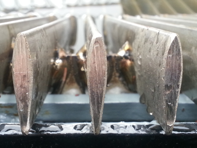 barreaux de grille de centrale hydro-électrique à section de profil hydrodynamique limitant pertes de charge et colmatage